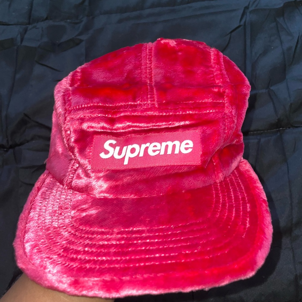 Supreme Hot pink hat. never worn.